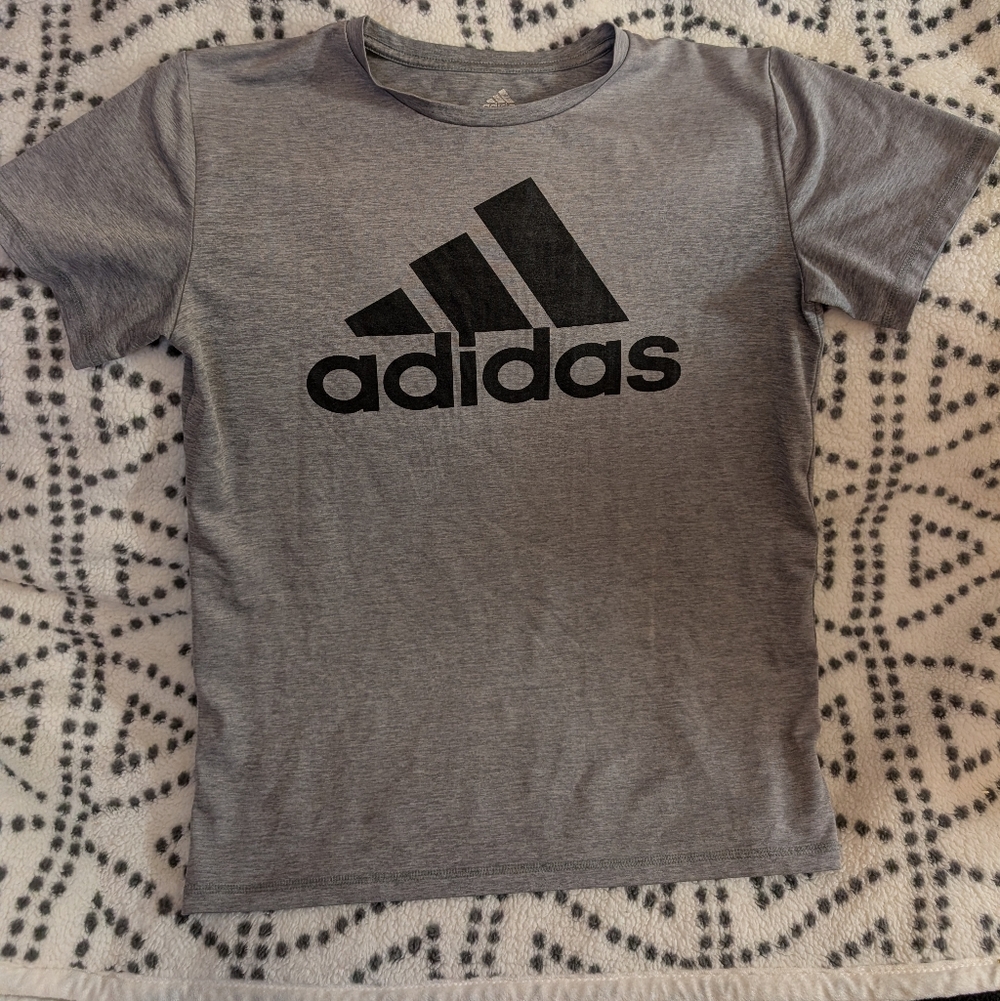 3 shirt deal!!!! Boys 14/18 Adidas (2) And Nike (1) Tshirts